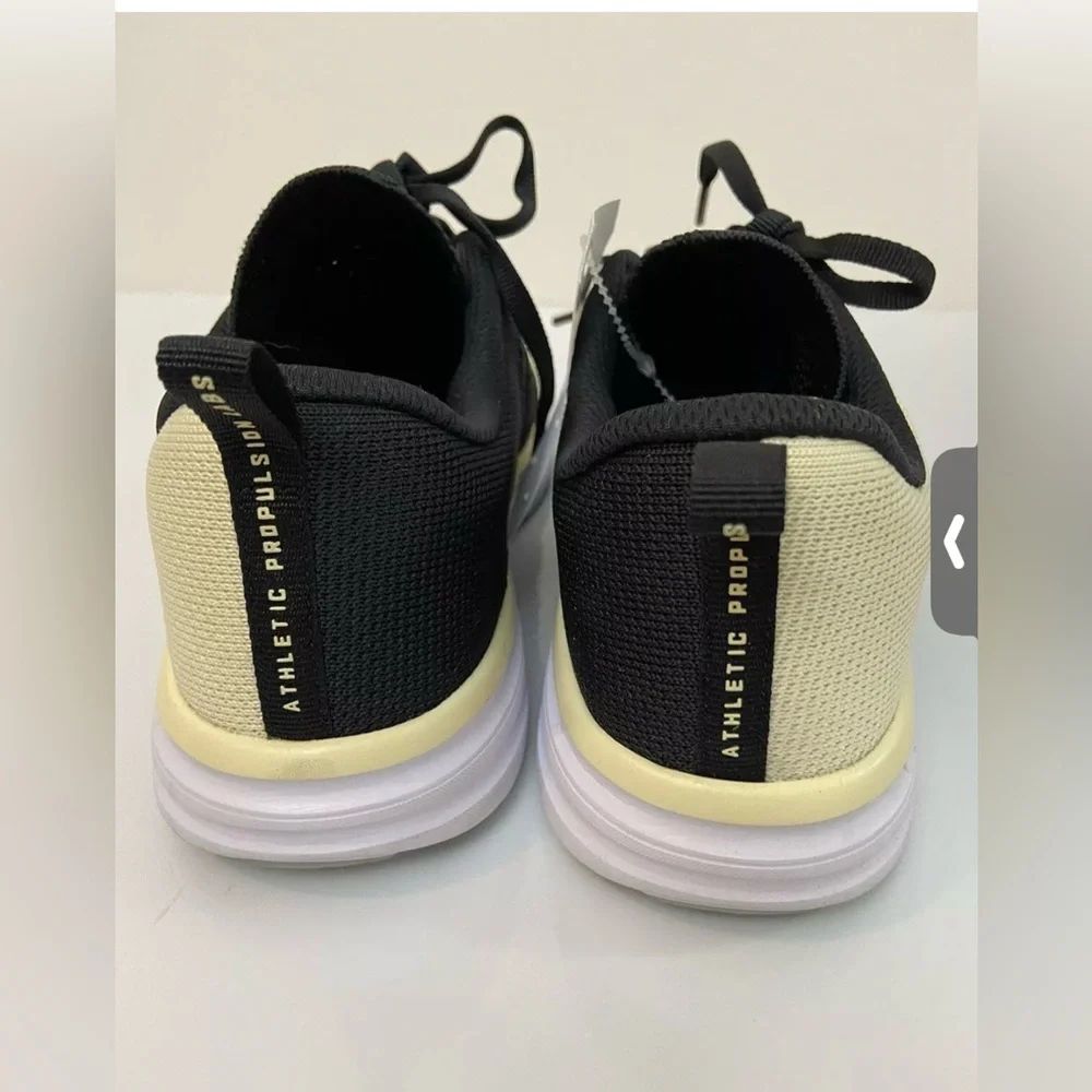 APL Women's TechLoom Pro Vanilla / Black / White‎ Running Shoe Light Sz 8 Mint